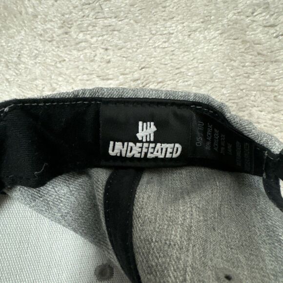 UNDEFEATED 5 STRIKE GRAY & BLACK ADJUSTABLE BACK HAT SNAPBACK - Picture 4 of 6